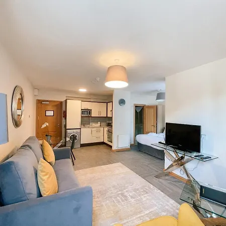 Broc House Aparthotel 4*