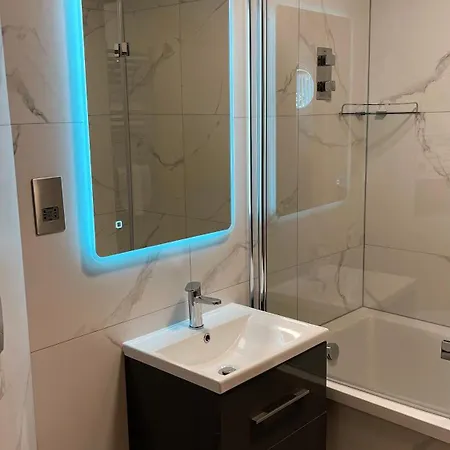 Broc House Aparthotel