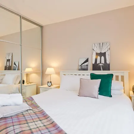 أجنحة بروك هاوس 4*