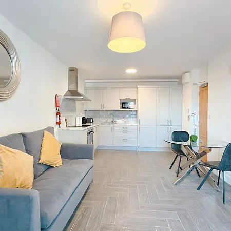 أجنحة بروك هاوس 4*