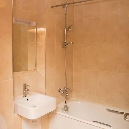 Aparthotel Broc House 4*