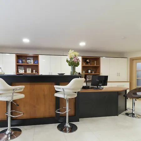 Broc House Aparthotel 4*