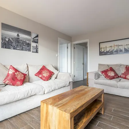 Broc House Aparthotel 4*