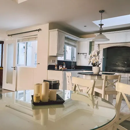 Broc House מלון דירות