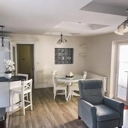 מלון דירות Broc House 4*