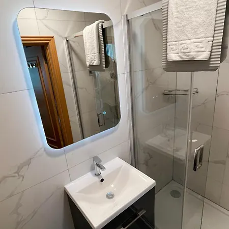 מלון דירות Broc House 4*