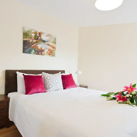 מלון דירות Broc House 4*