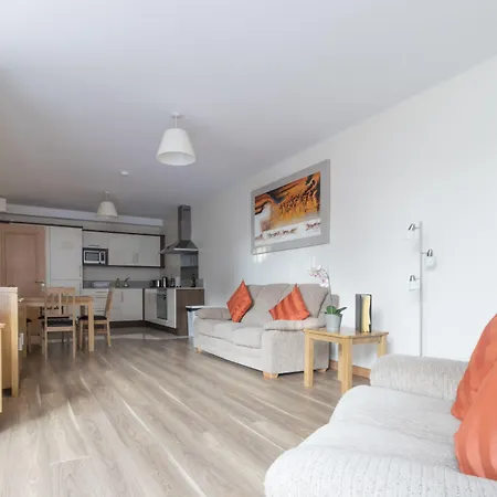 מלון דירות Broc House 4*