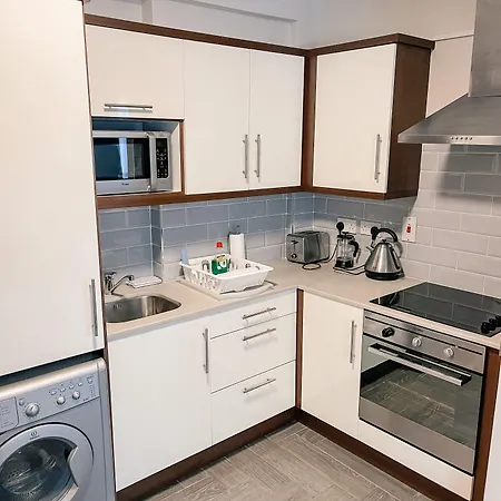 מלון דירות Broc House 4*