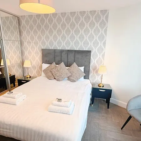 מלון דירות Broc House 4*