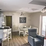 מלון דירות Broc House 4*