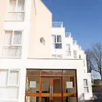 Broc House מלון דירות